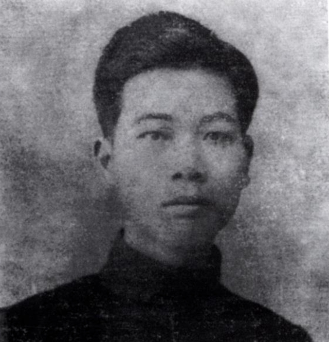 地区党组织的创建者1914年,15岁的刘尔崧小学毕业后,与赖炎光,刘乃宏