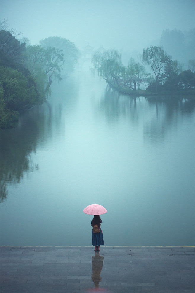 [美文茶舍]当烟雨江南,染上青花瓷之色!