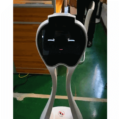 robot360评测:全球首款轻量级迎宾机器人"可乐"