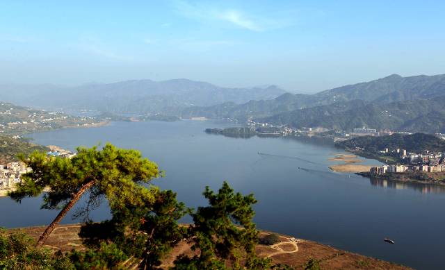 开州汉丰湖蓄水后,成为全市旅游热点.