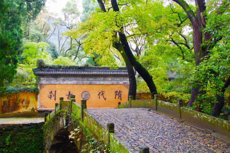 小编今天 就先用一组我大天台 性冷淡风的美照 给各位降降温 国清寺