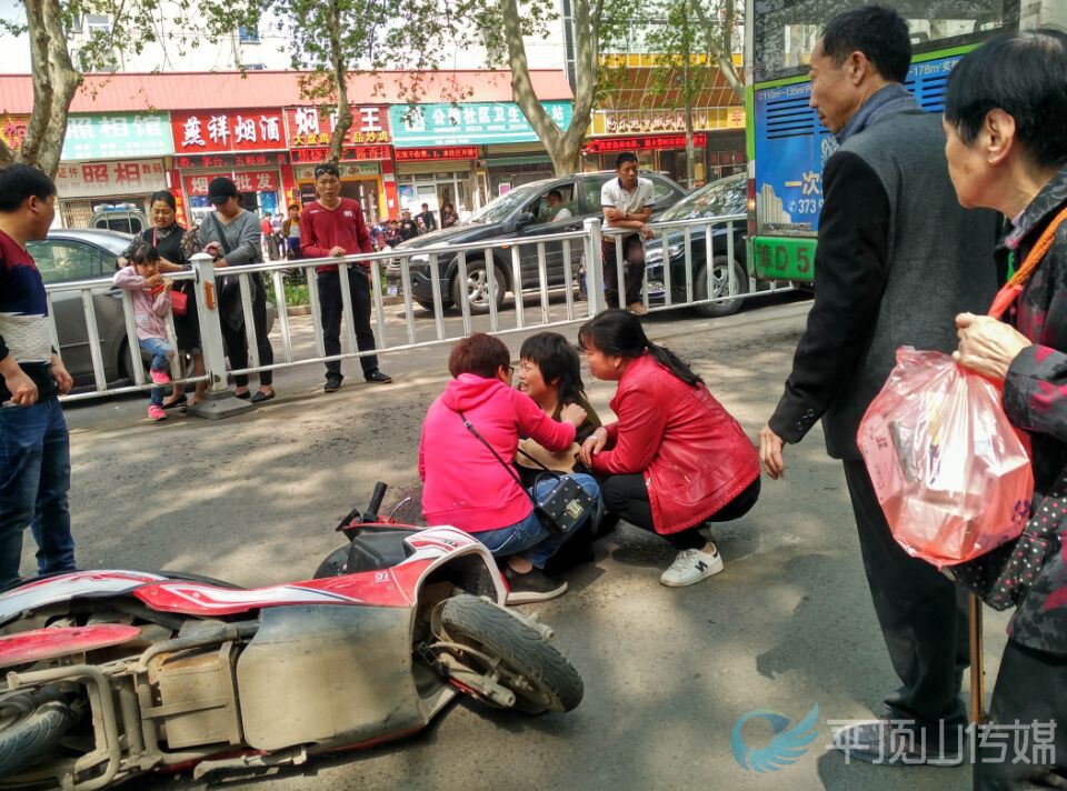 惨!市区中兴路今天上午发生车祸,8岁女孩不幸殒命