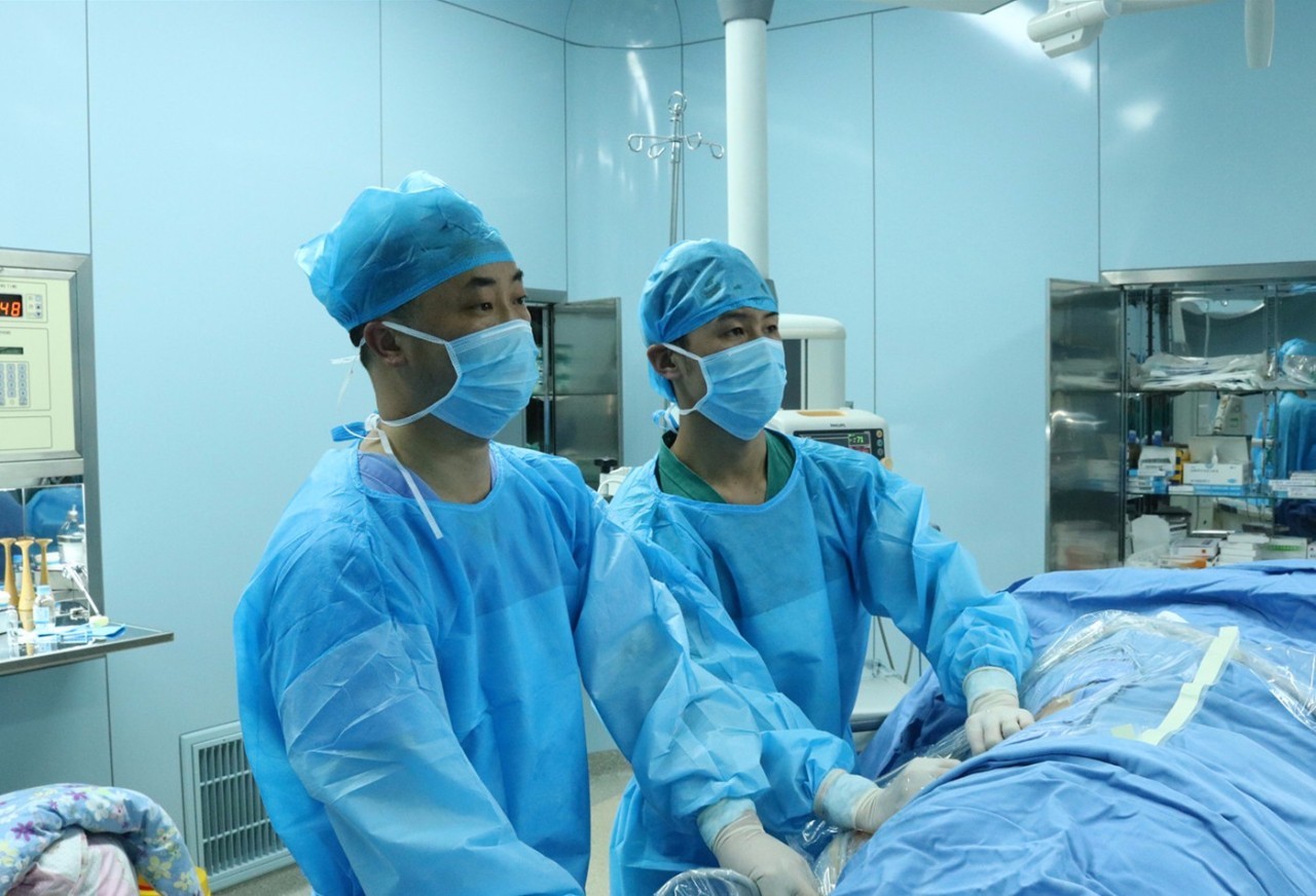弥勒市中医医院完成首例经皮肝脓肿穿刺置管引流术