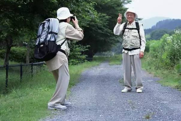 中老年人外出旅游:五大好处