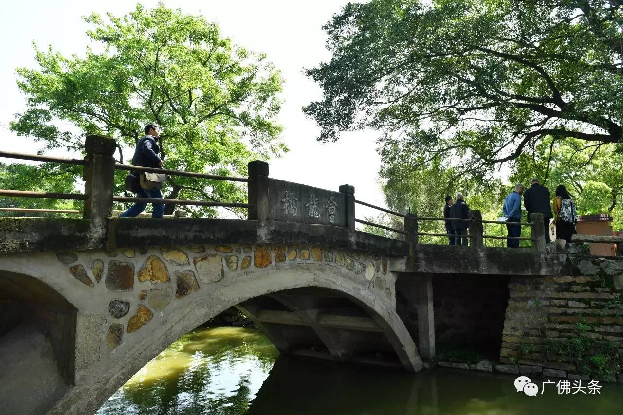 村里原来的两条木桥,后来变成了石桥,至今已是水泥桥.