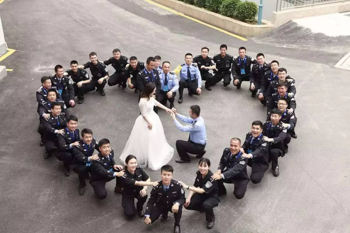 双警婚纱照_警嫂婚纱照