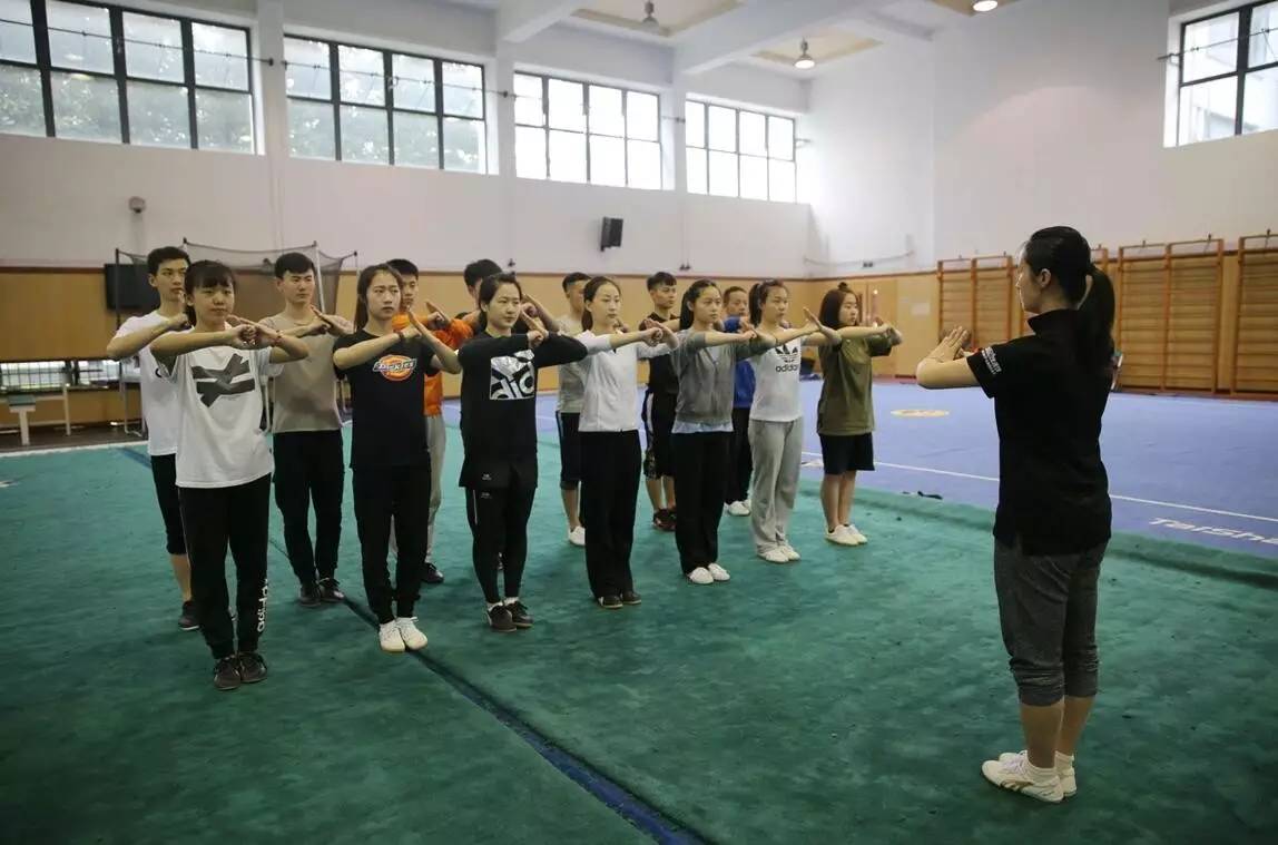 上海体育学院武术学院教学生"以德服人" , 怎么行见面