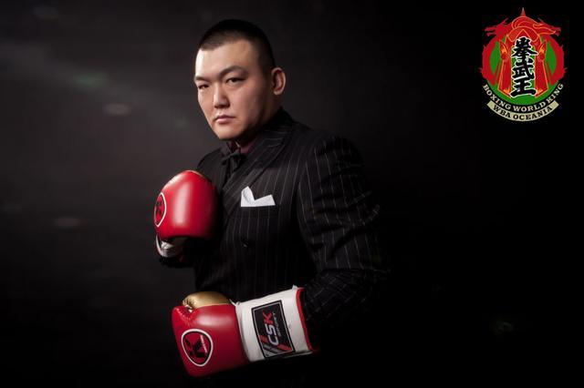 【组图】世界第一拳击裁判:张君龙已是重量级