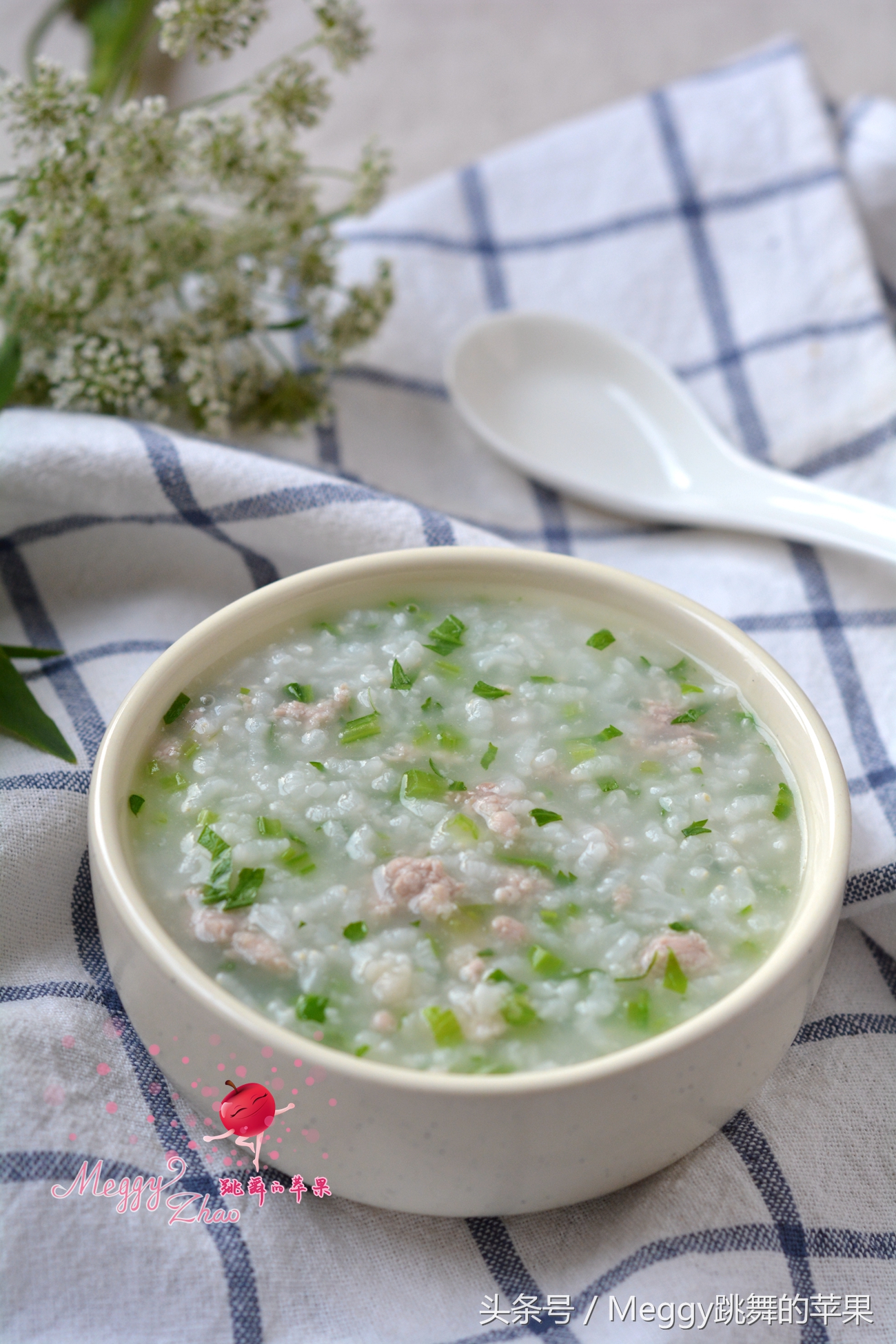 芹菜肉末砂锅粥,这么做滋润、香糯糯!一锅全家