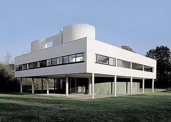 1926年,柯布西耶就自己的住宅设计提出著名的"新建筑五点":1.