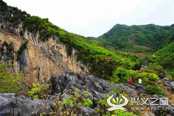 望谟探秘新发现——与拉袍大天坑的"初吻"