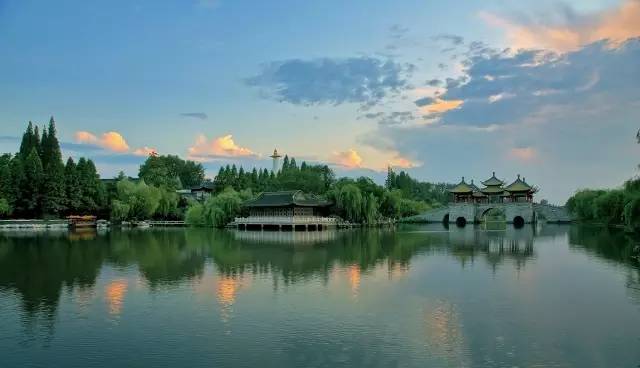 不仅有一年一度的 中国·扬州"烟花三月"国际经贸旅游节开幕