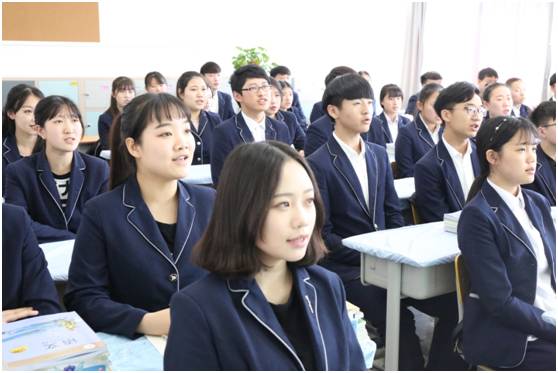 传唱校园新风,舞动青春活力-沈阳市旅游学校开展学生手语操合唱活动