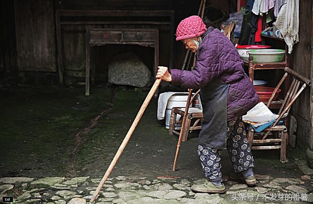 一组农村空巢老人的照片,生活状况令人心酸
