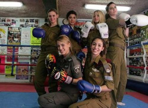 在以色列,服役是不分男女的.