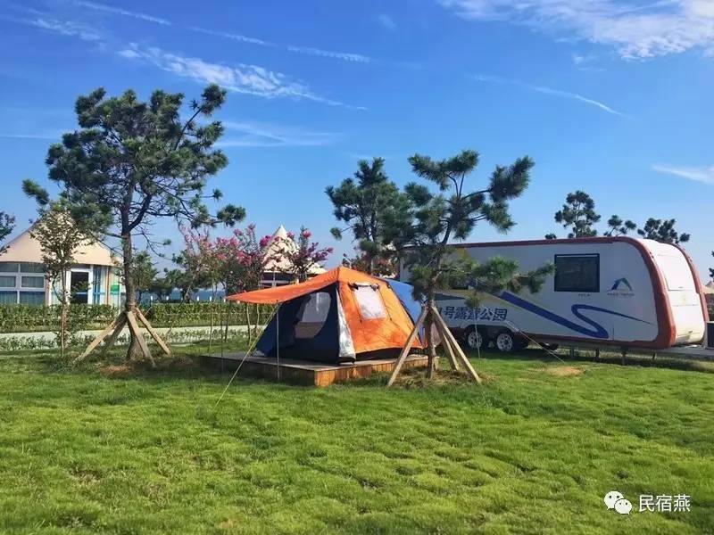 房车露营基地,满足于房车的充电,洗手间的使用,还有厨房的利用.