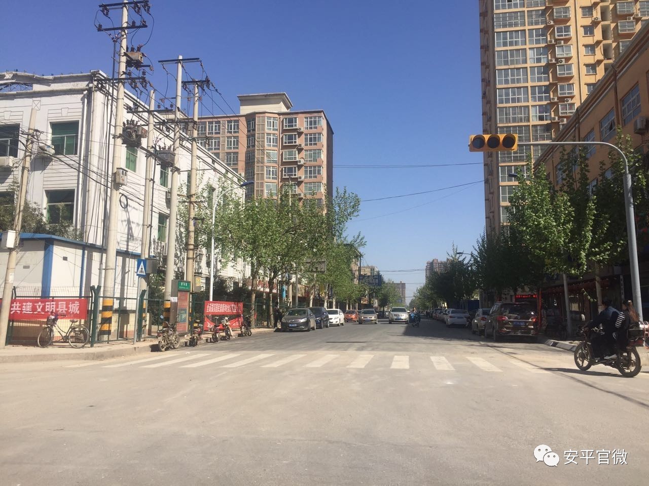 安平县经过紧张施工,这条路已通车市民不用绕行了.