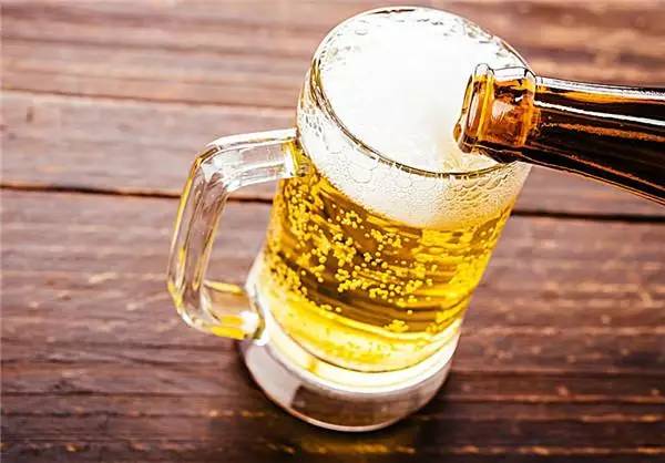 啤酒:人生就像倒啤酒,即便是"杯壁下流",也有幸福冒泡的时候.