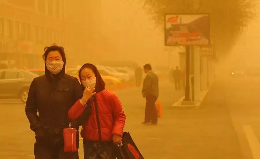 盟环保局消息,受连日来沙尘天气影响,16—17日巴彦浩特空气质量出现不