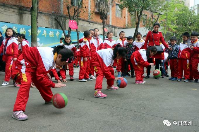 (来源:今日随州网,王文清,周加成) 4月11日上午,曾都区北郊五眼桥小学