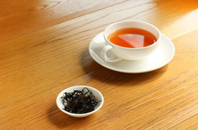 阿里山的美女多如云阿里山的红茶很成名