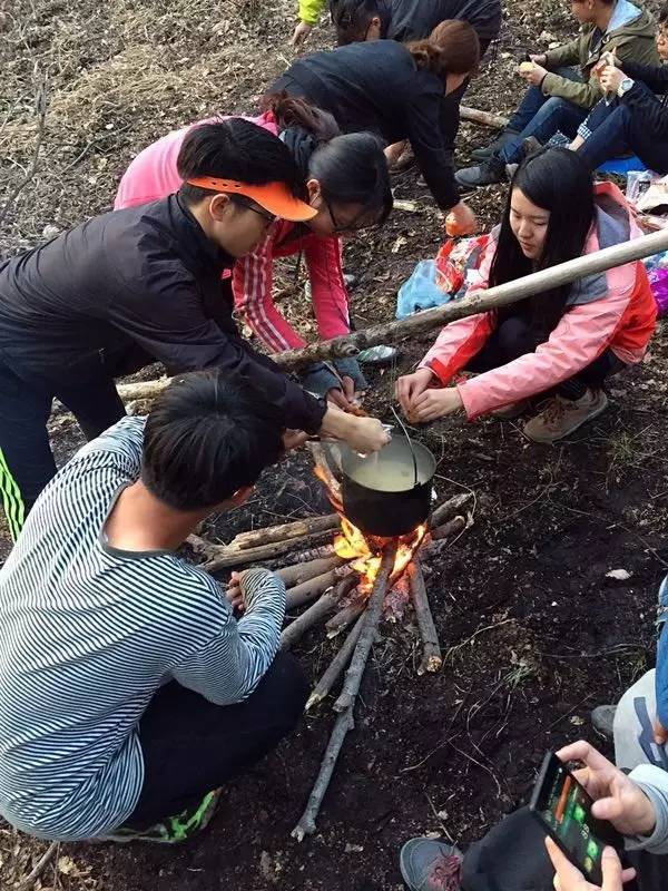 席地而坐白石砬,野外露营,生火做饭,原始森林,玉龙关大峡谷,龙江最高