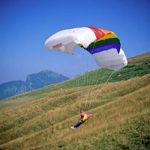 【途客-高空飞行】4月29日,带你装逼带你飞,高空滑翔伞 骑马 烧烤