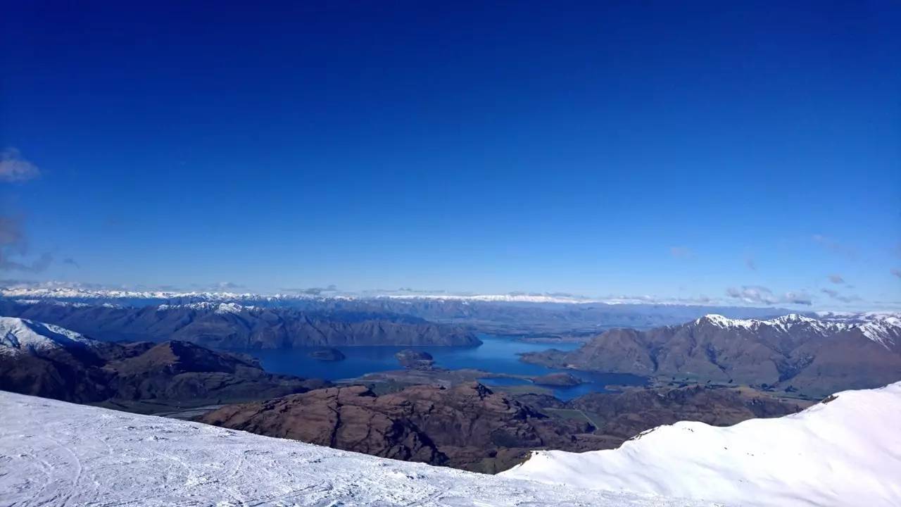 treble cone   后山在雪道图上就标注了两条蓝道(中级),其他地方.