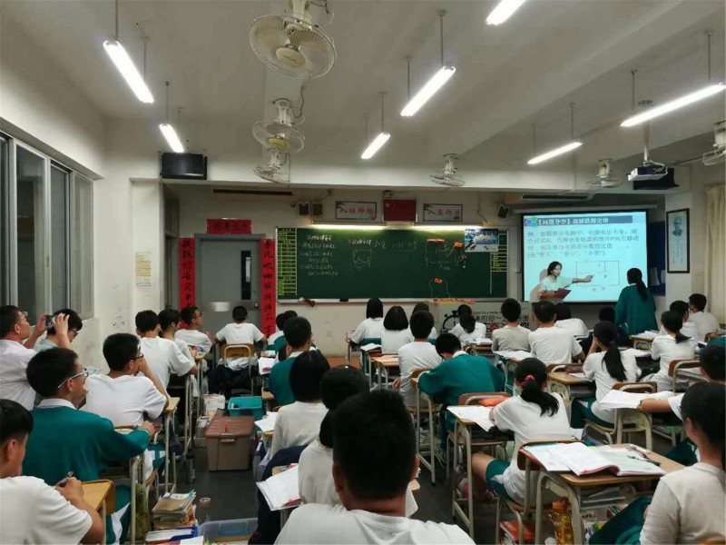 小学美术评课稿范文_初中历史评课稿范文_小学数学评课稿范文