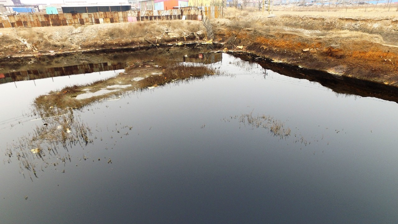 发现17万平方米超级工业污水渗坑,废水PH值为