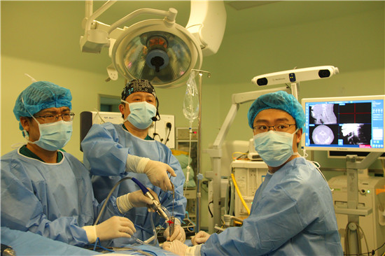 新桥医院骨科专家借助一套手术天眼和经皮内