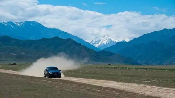 新疆的五月,竟是最适合旅行的季节,快去自驾吧
