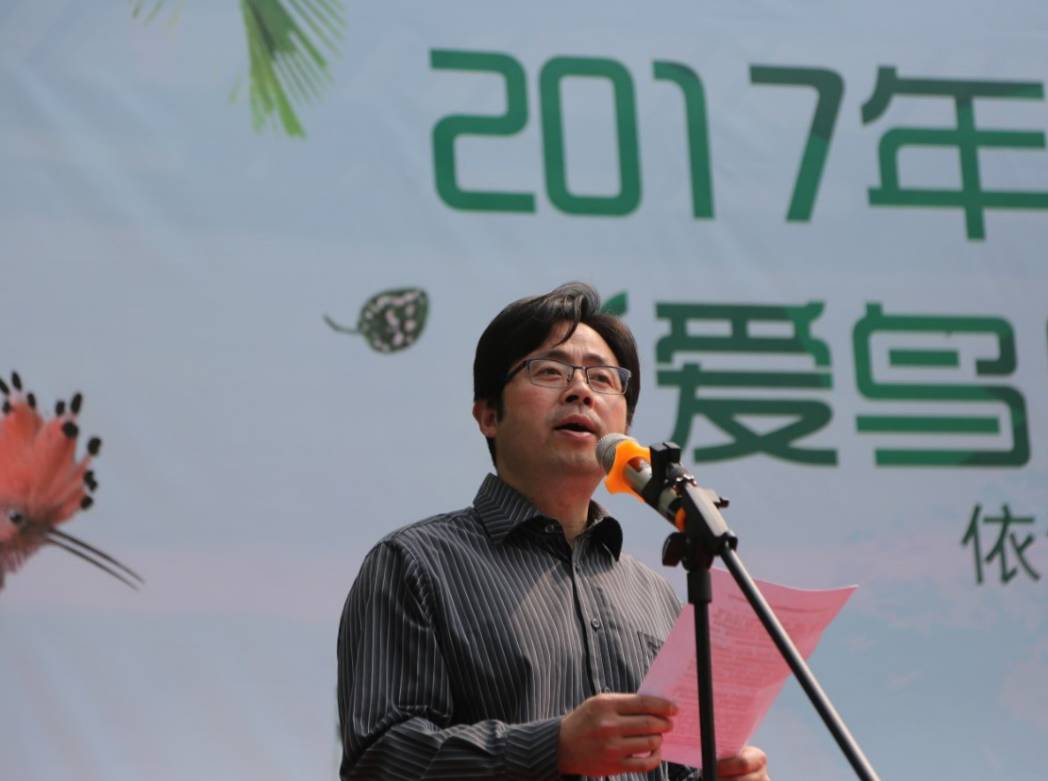 南京市红山森林动物园园长沈志军介绍此次爱鸟周活动