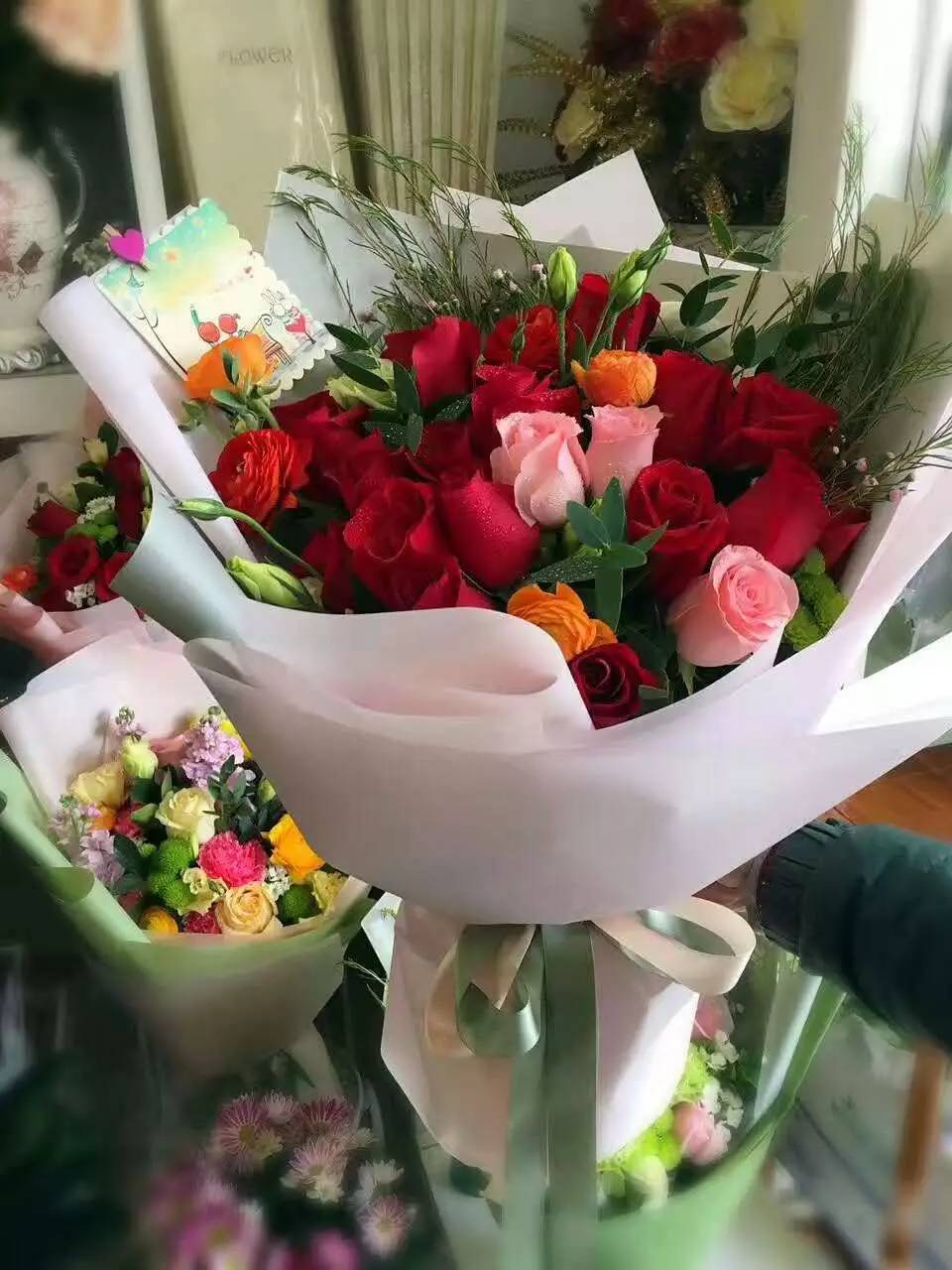 送一束美丽的鲜花给自己辛苦的爱人,感谢她为你的付出