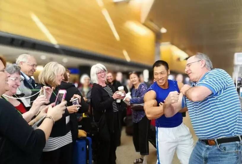 中国健美运动员再获世界冠军华波自然健美世界第一人