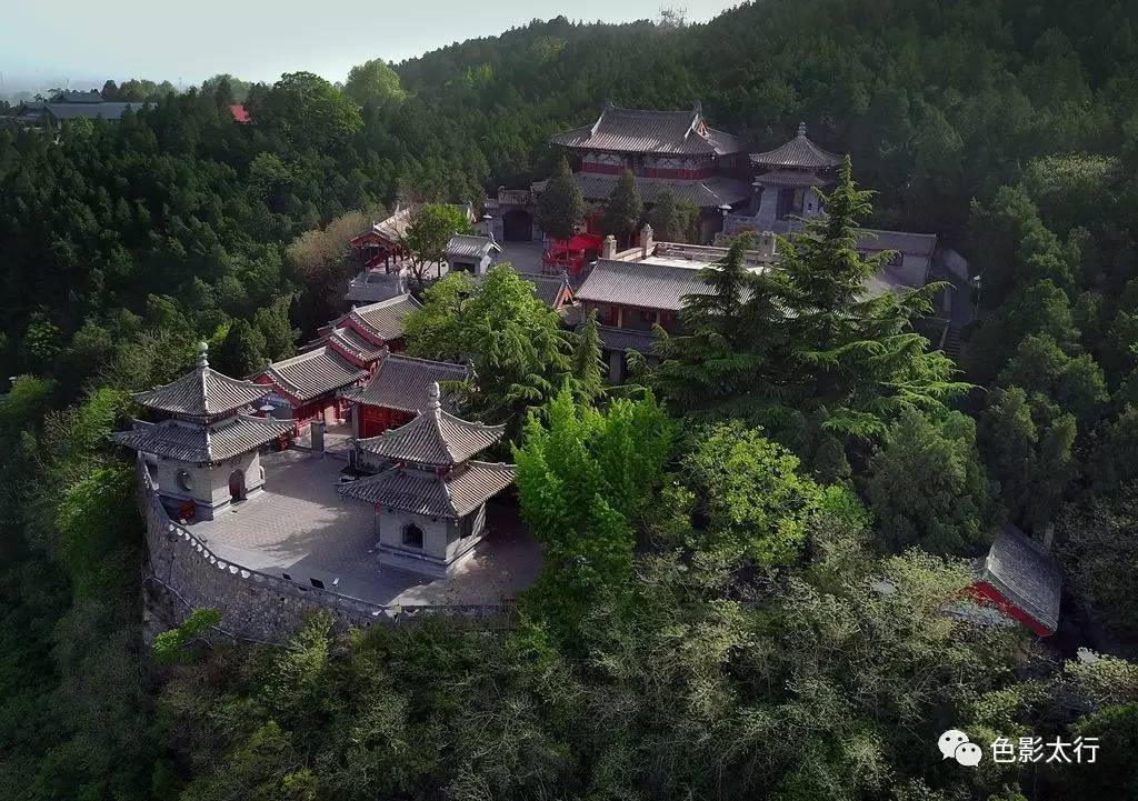 洛阳龙门香山寺(4月18日摄). (陈建力 朱祥 李博 李安 金良快 王益亮