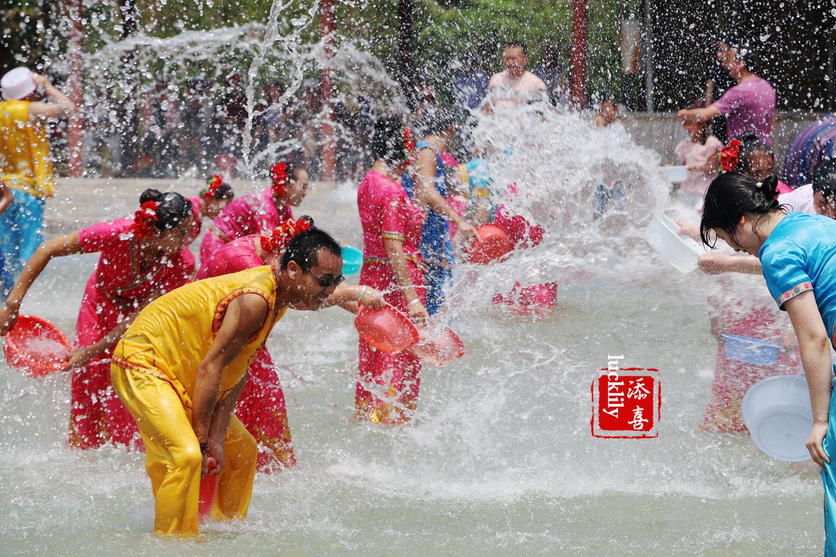 狂欢“湿身”之旅 西双版纳——与傣族欢度泼水节