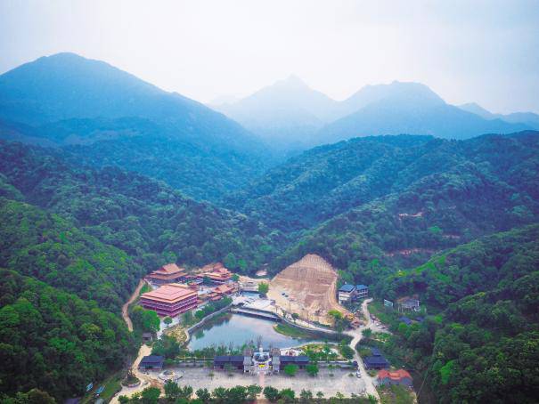 佛冈观音山王山寺风景名胜区,离佛冈县城10公里处,为佛冈拉动旅游经济