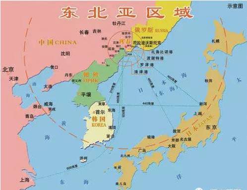 朝鲜半岛东北与俄罗斯相连,西北部隔着鸭绿江,图们江与中国相接,西面图片