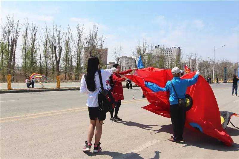 五家渠市有多少人口_...日下午,记者在五家渠市富强路步行街西面路口拍下这样