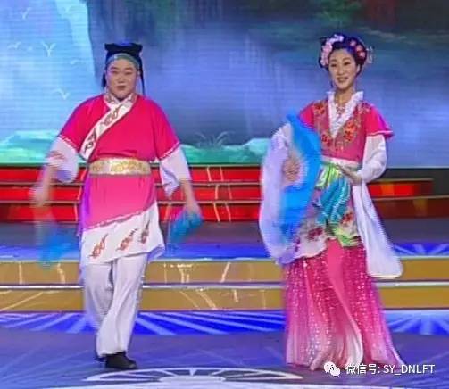 娱乐 正文 4,二人转《猪八戒拱地》选段《猪八戒背媳妇 表演:小峰