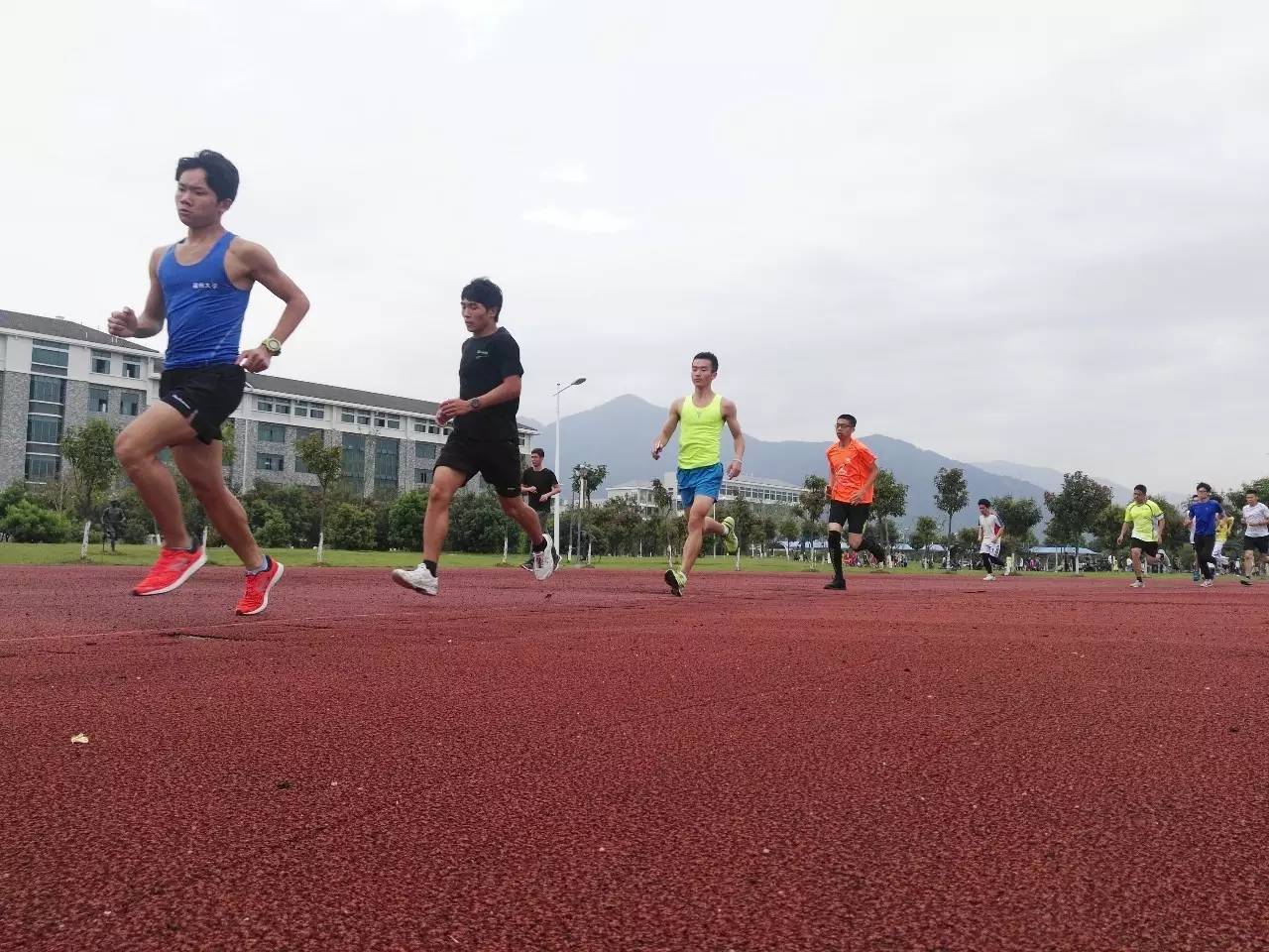 大学生跑步训练营今日五公里测试