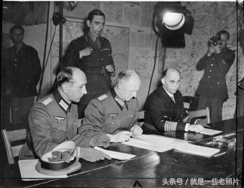 1945年5月7日,德国新接班人邓尼茨派遣阿尔弗雷德 约德尔将军前往