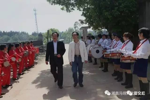 著名画家,雕塑家雷晓宁,郴州市政协常务副主席雷纯勇为"焕公祠"定名