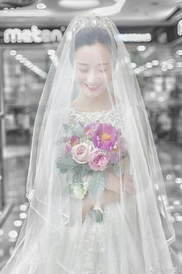 婚纱希图片_土肥圆矮周妍希白婚纱(2)