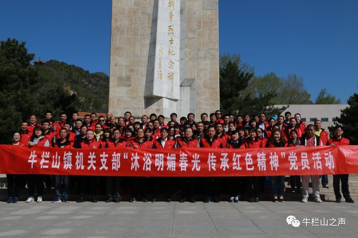 随后,大家进入革命烈士纪念馆,认真聆听了当年平北抗日军民抗击日本