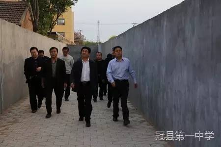 入一中摸实情促发展副县长张澍民来冠县一中指导工作