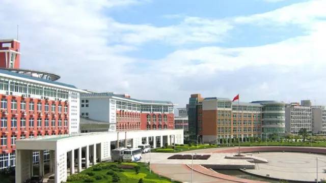 教育 正文  泉州工程职业技术学院,地处全国著名侨乡,福建省三大中心