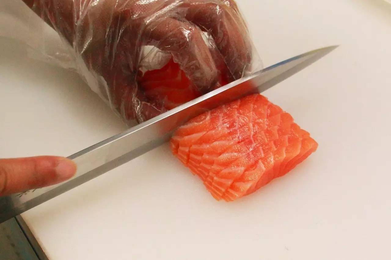 挪威三文鱼开放式可颂怎么做_挪威三文鱼开放式可颂的做法_🌼布朗尼_豆果美食
