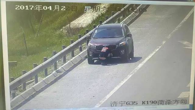 济宁高速上演汽车“变脸”梁山高速交警开出最高罚单